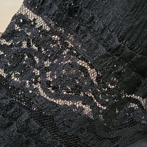 SHEIN hooded long sleeve with lace material 5x - Picture 6 of 7